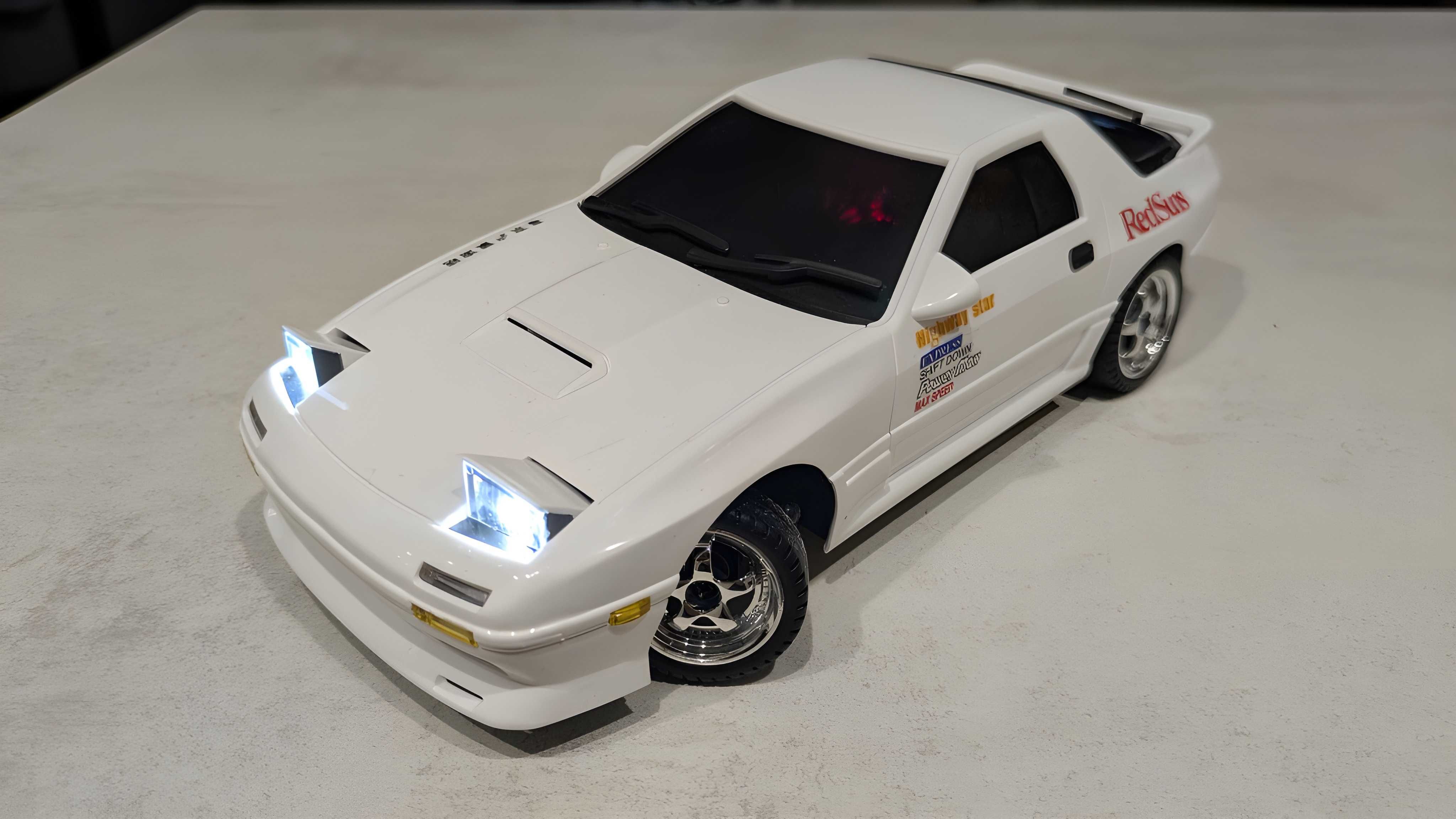 Полупрофесионална RC Дрифт Количка Initial D Mazda Savanna RX-7