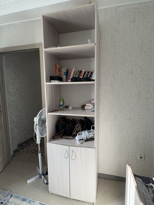 Шкаф книжный,2,3 метра высота,15.000 состояние отличное,пишите на ватс