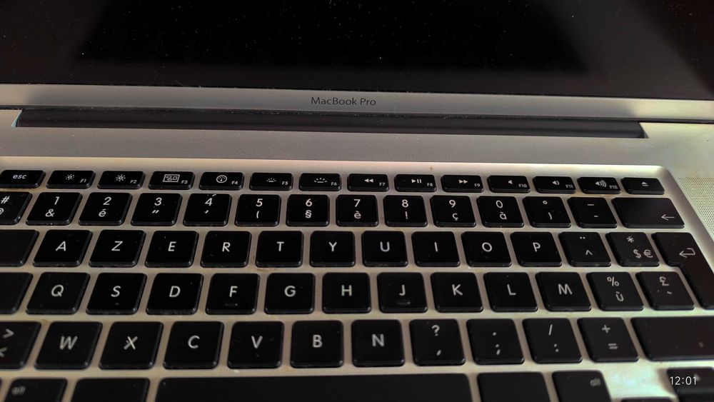 лаптоп  - ябълка