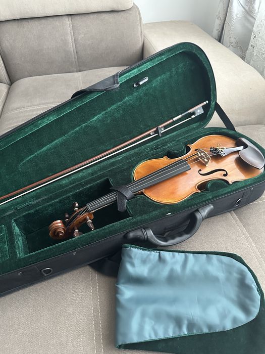 Vioară Stradivarius cu spate întreg