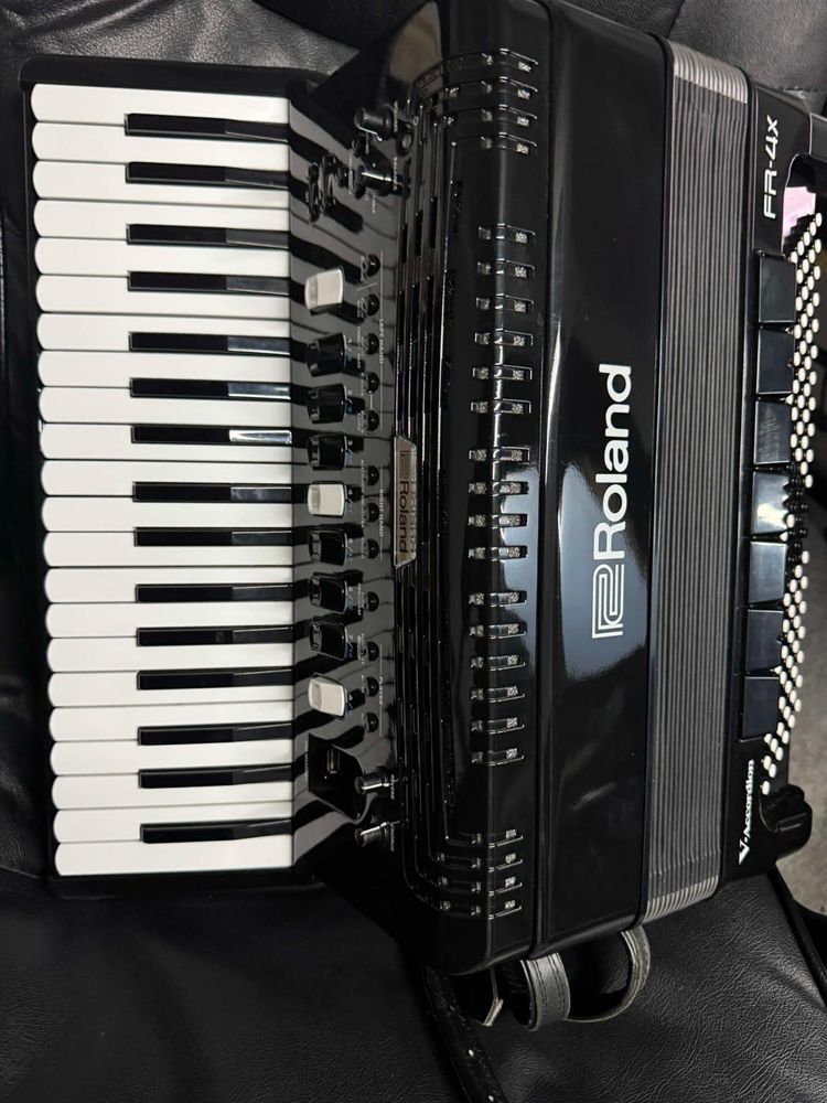 Acordeon Roland FR4X
