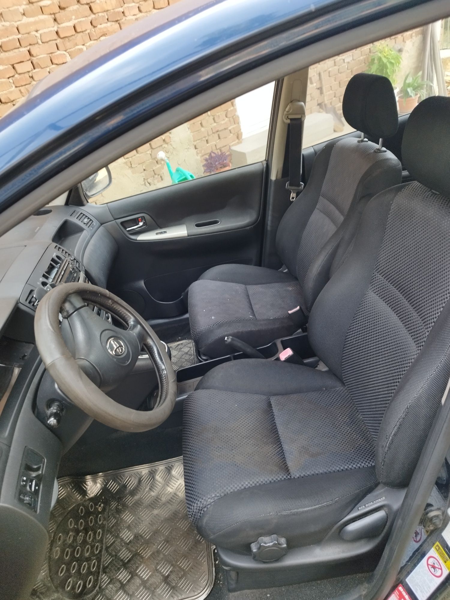 Toyota Corolla Verso 2.0 D4D (2004г.) на части