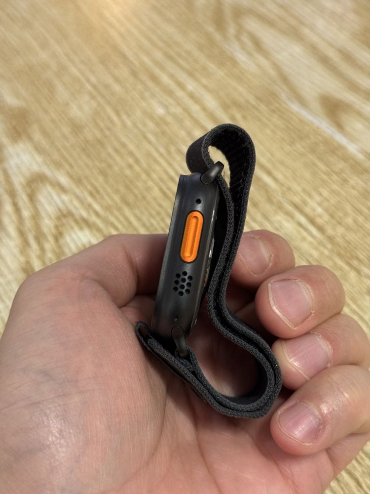 Apple Watch Ultra 2 Black Titanium в отличном состоянии