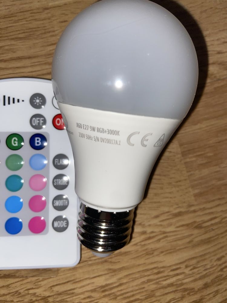 LED крушка с дистанционно - RGB 16 цвята с режим за смяна на цвета