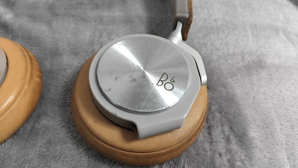 Casti cu fir Over Ear Bang & Olufsen BeoPlay H6