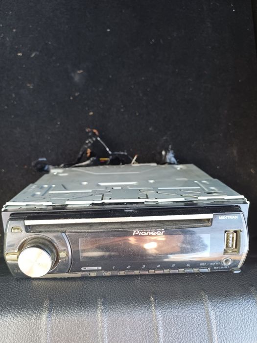 Продам магнитолу Peeoner