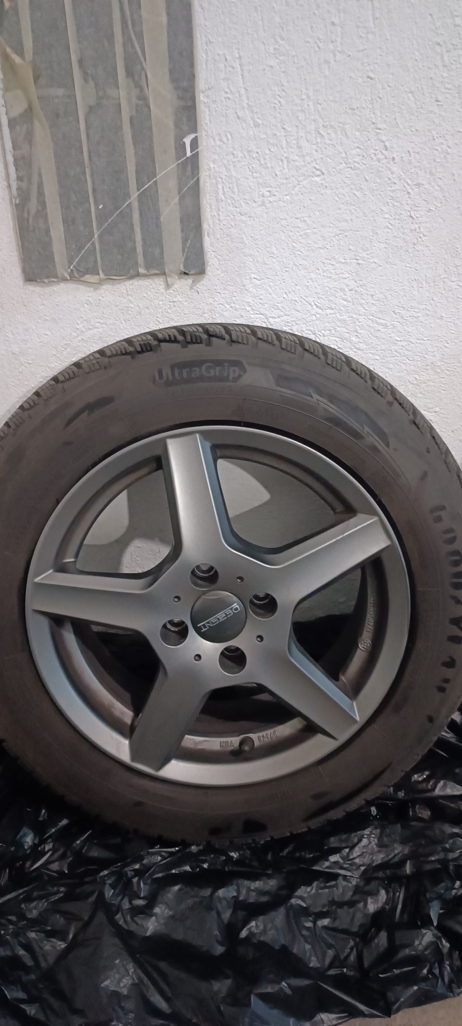 Джанти и гуми Dezent TY Graphite 15" GY Ultra Grip P3 185/65 R15