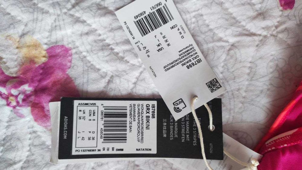 Продам 2 женских спортивных купальника