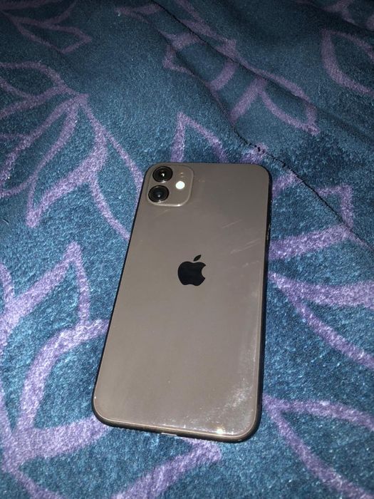 Продам айфон 11 отличном состоянии