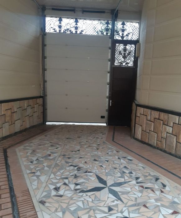 Лабзак сдаётся участок под жильё или же под офис 6 комнат! Бассейн