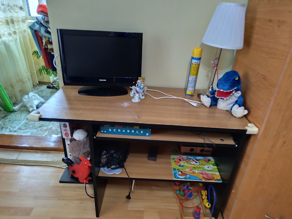 Vand masa calculator + scaun rotativ