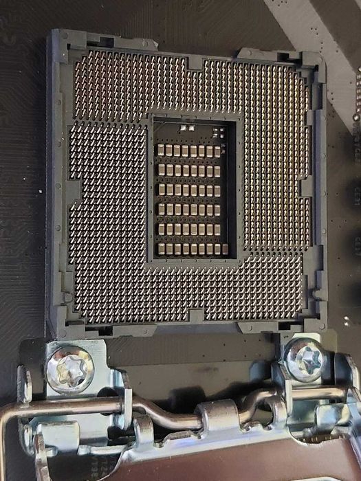 Intel Core i7 9700K + AsRock Z370 Extreme4