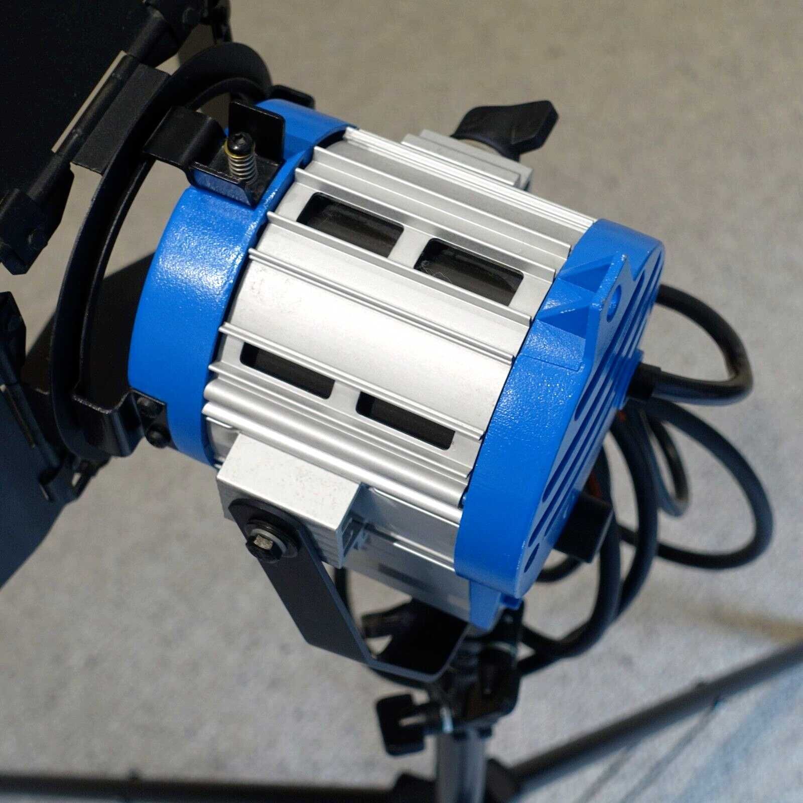 ARRI 300 Plus 300W Fresnel + ARRI 050MKA Light Stand