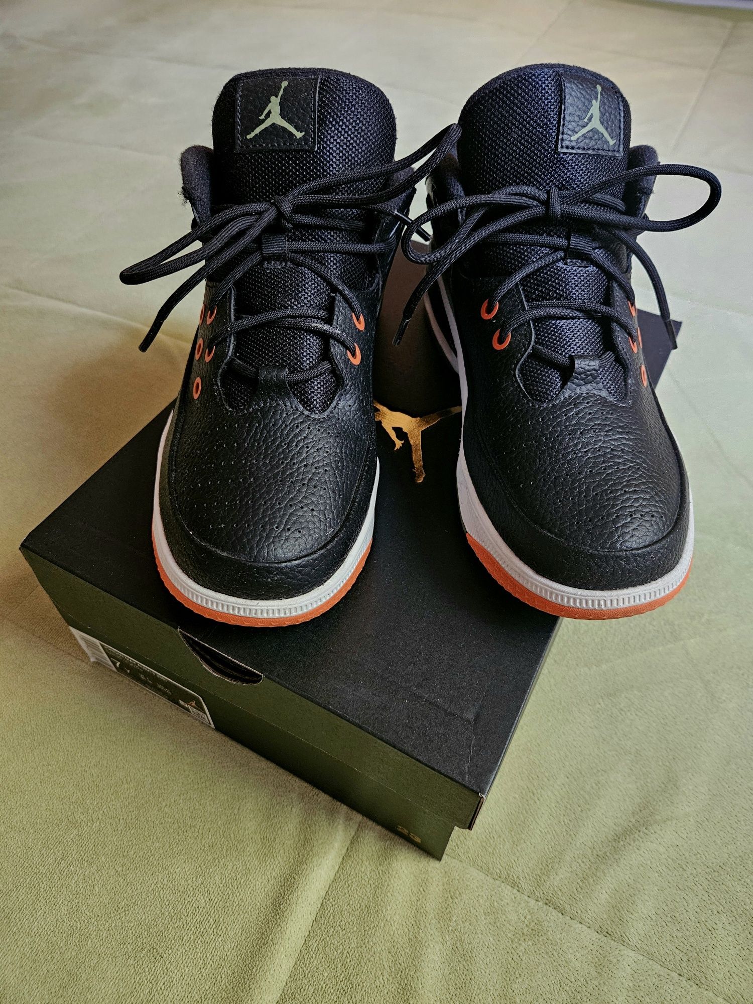 Nike jordan max aura
