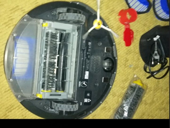 Почистващ робот Roomba 676