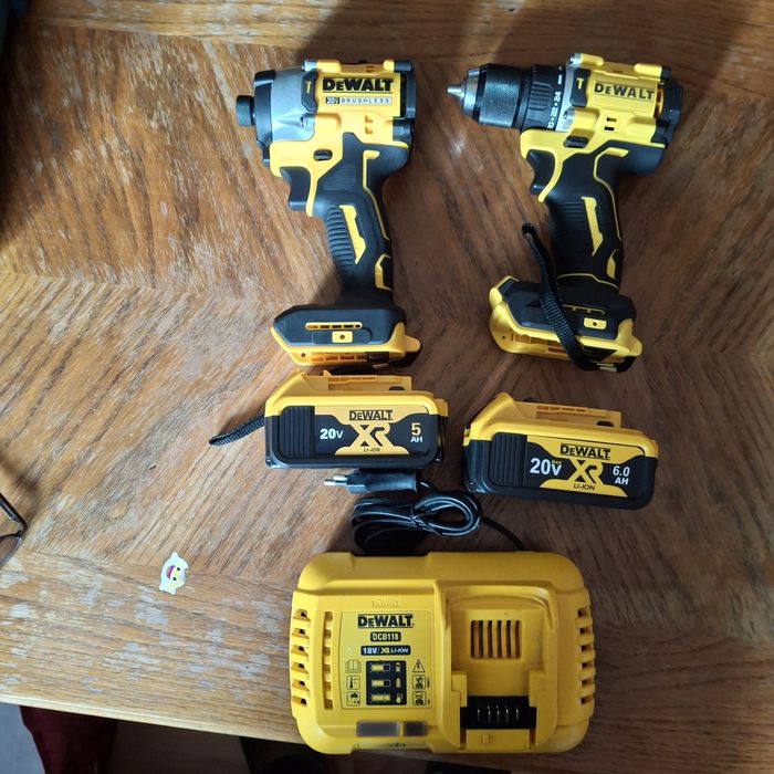 Dewalt DCF860 si DCD805
