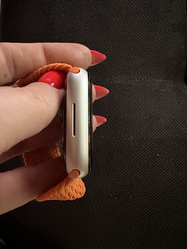 Продавам Apple watch 8 45mm
