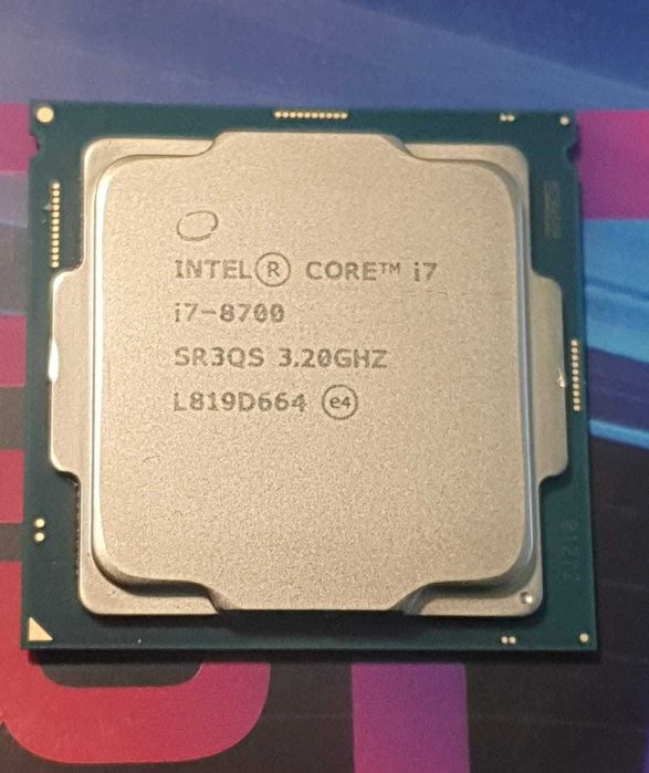 Procesor Intel i7 8700, Socket 1151 v2, pasta, 12 luni Garantie