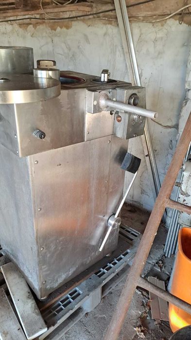 Cutter cu malaxor și masină umplut salam