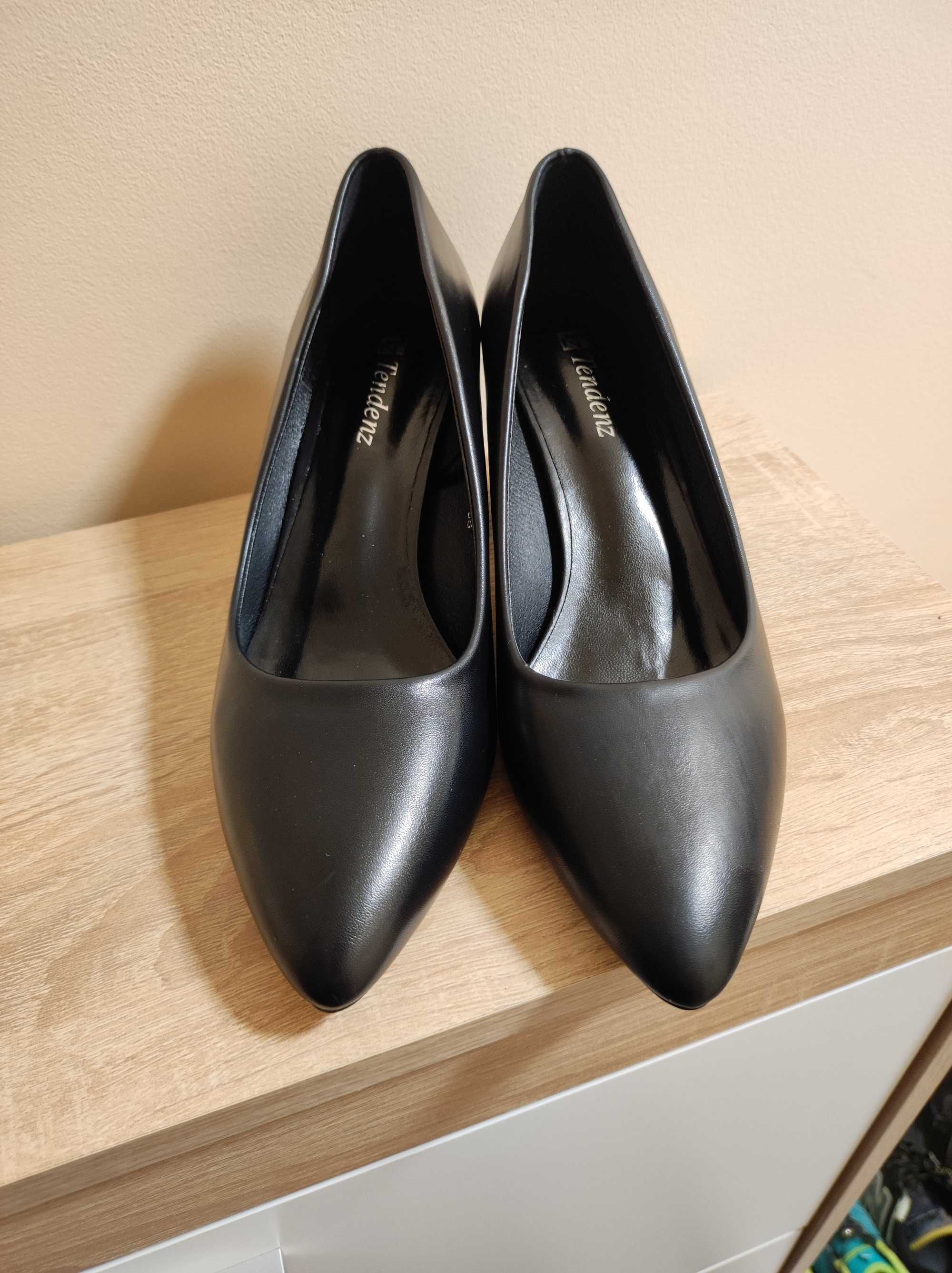 Продавам елегантни черни обувки