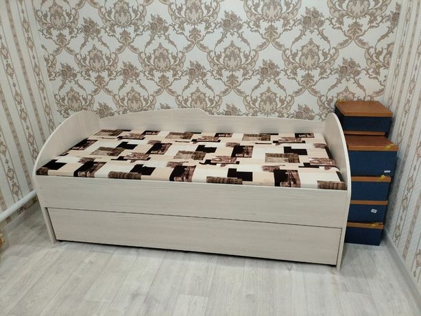 Двухяросный кровать