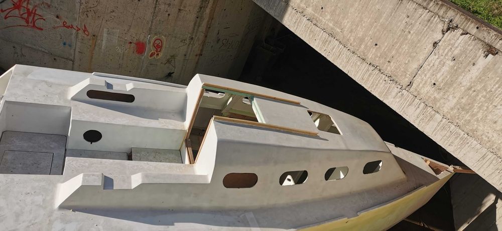 POP 25 Velier 8 metri, construcție familială din compozit