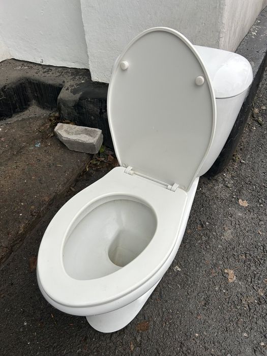 Унитаз в хорошем состоянии