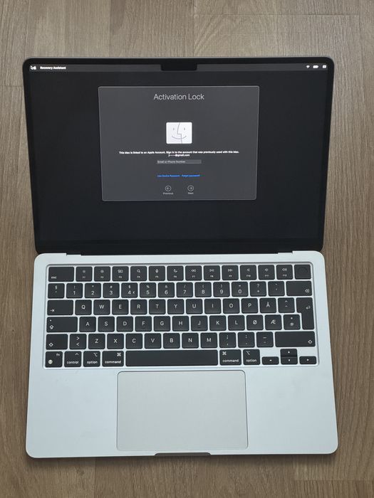 Apple Macbook Air M2 pentru piese sau recarosare