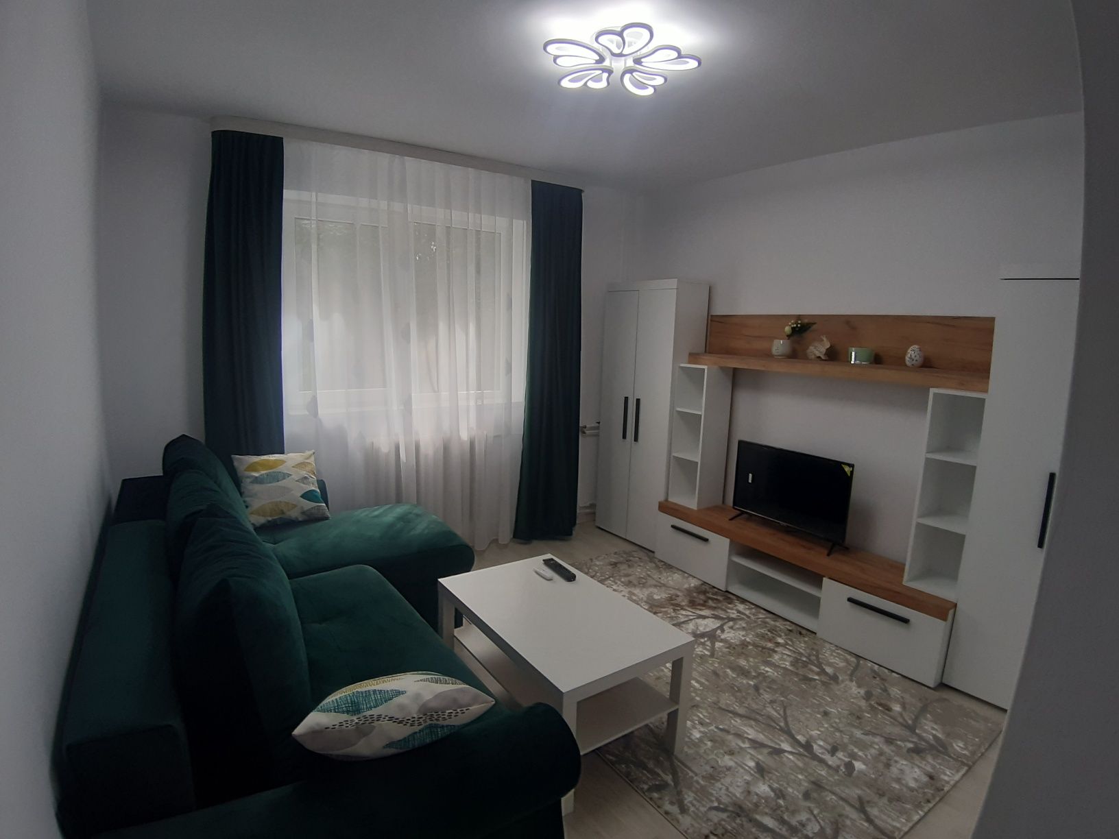Apartament două camere decomandate zona Nordic