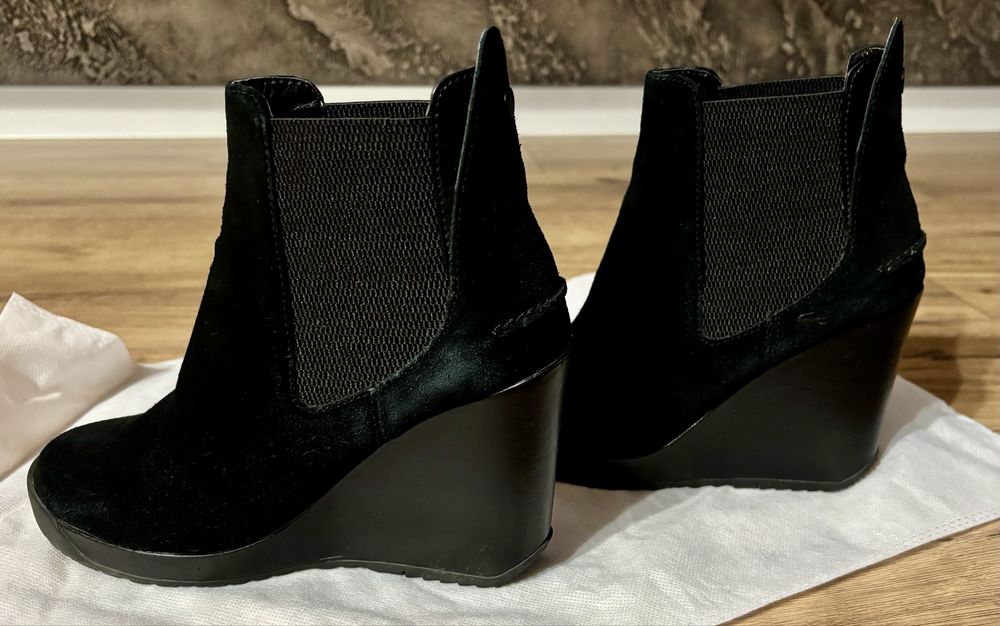 Дамски черни боти Lacoste