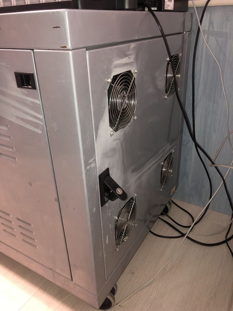 Cabinet metalic 12U Servere (Dulap/Rack Servere)