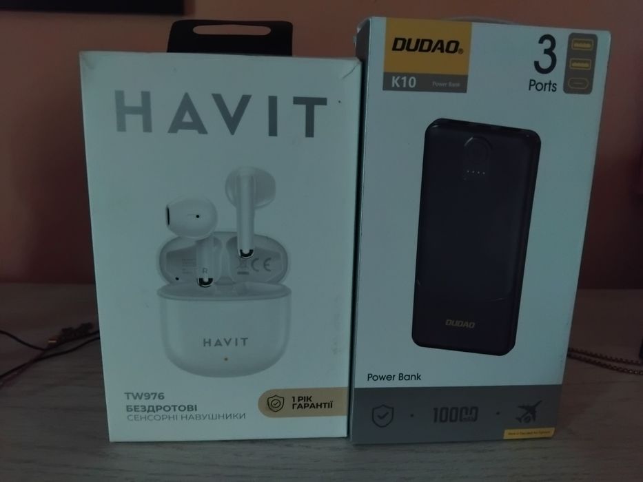 Baterie externa si căști Bluetooth