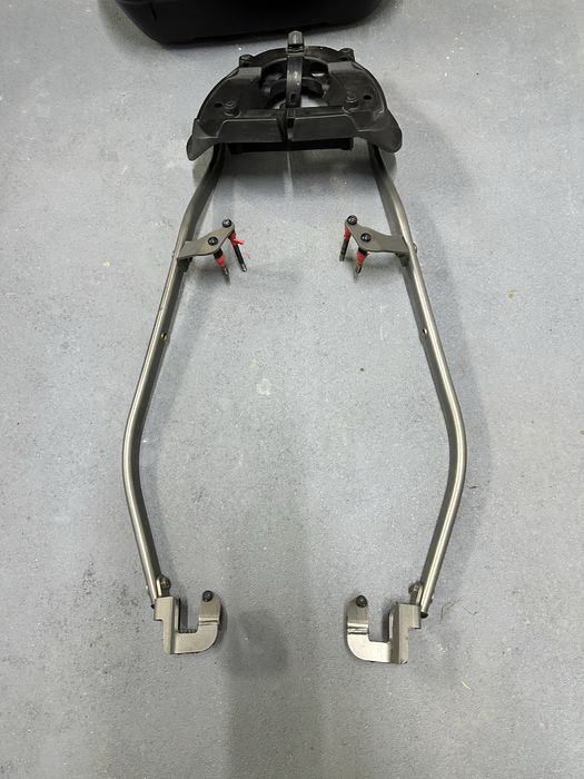 Topcase Givi, hornet PC36.