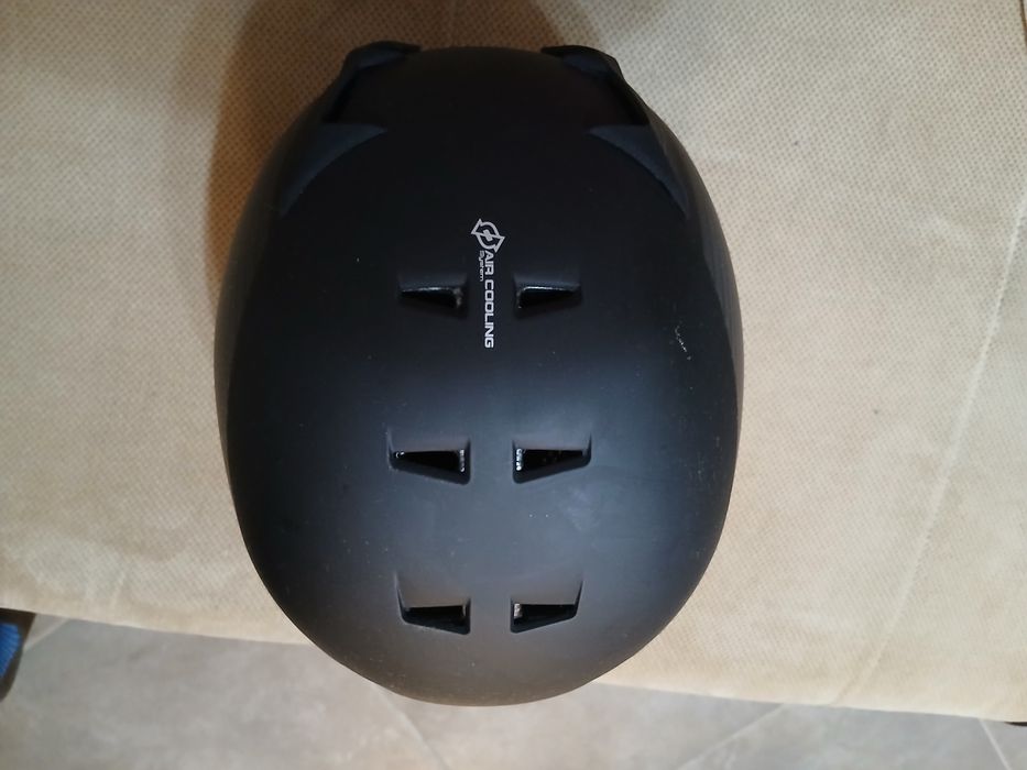 Продавам ски каска