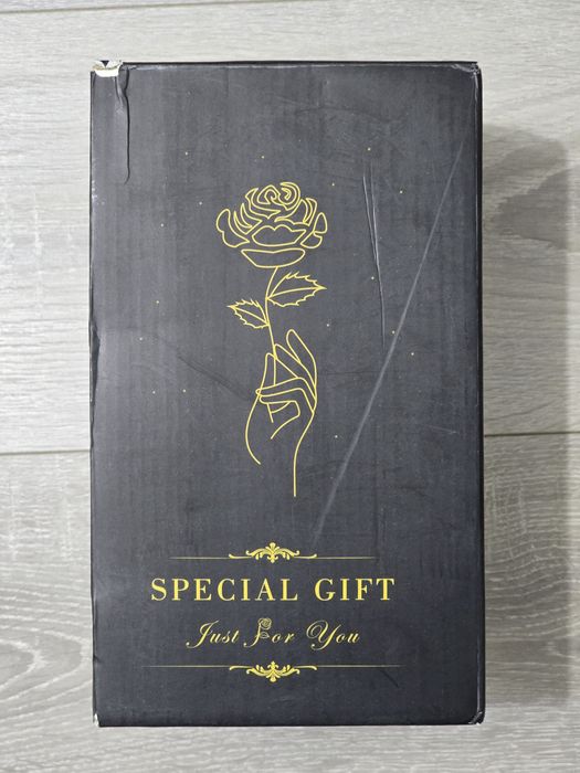 Trandafir etern cu LED-uri în pahar de sticlă – cadou romantic