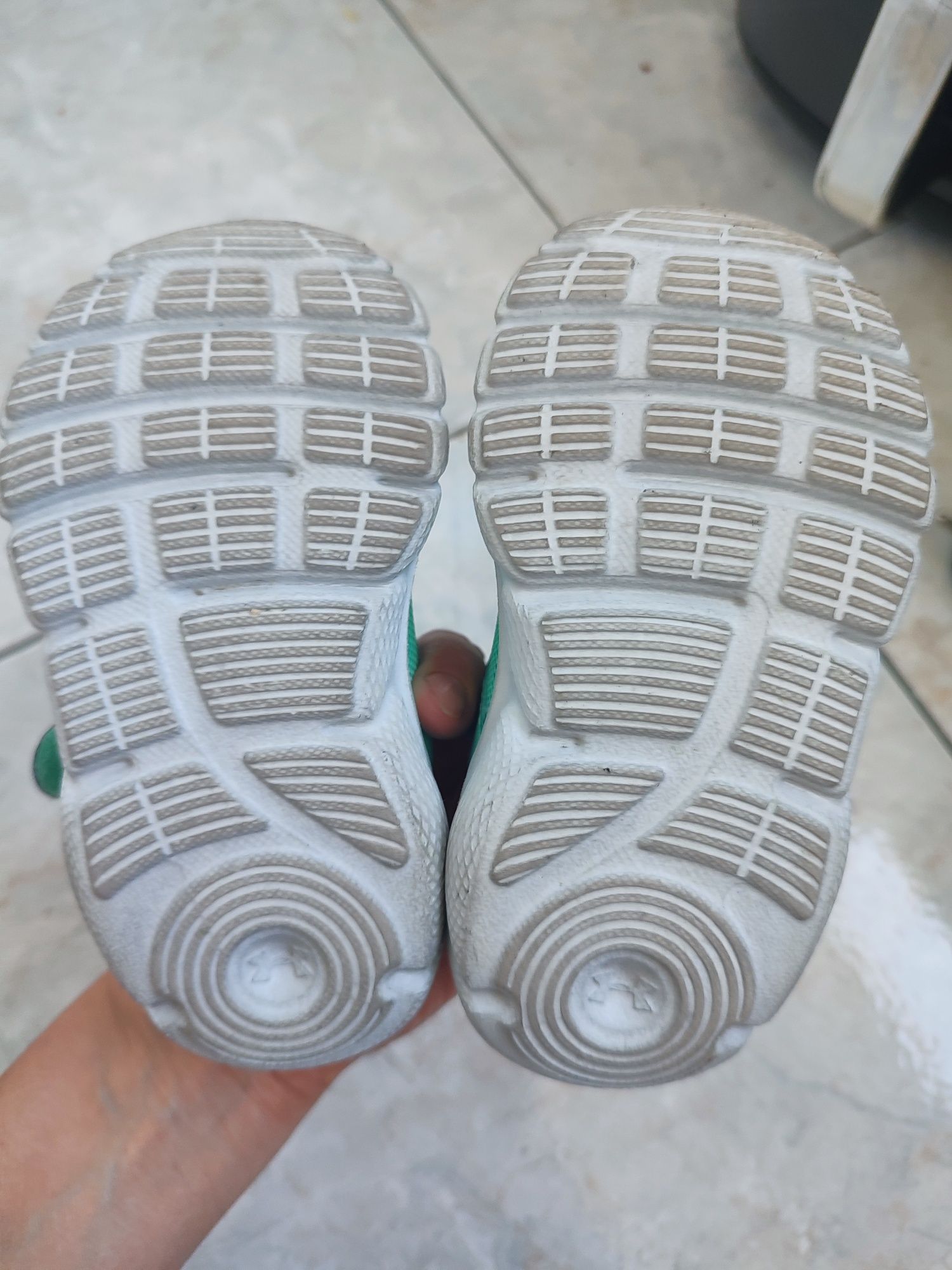 Маратонки under armour
