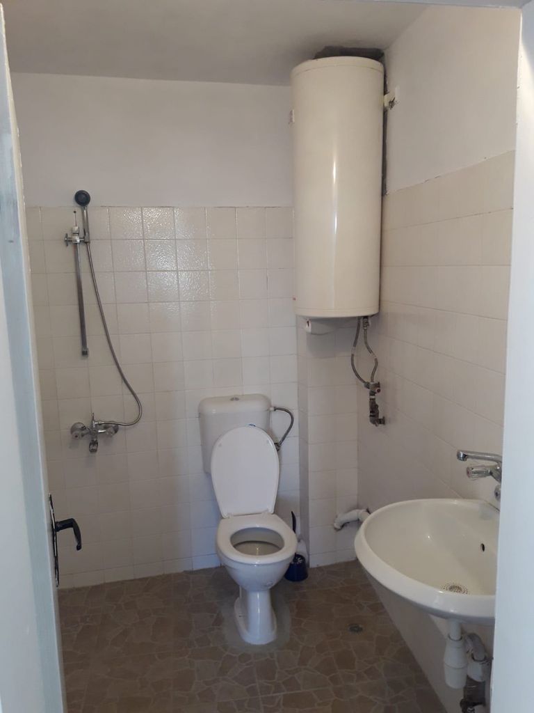 Дава се под наем Тристаен апартамент в Пловдив, Център - 75 кв.м за 346.8 € - Снимка #3