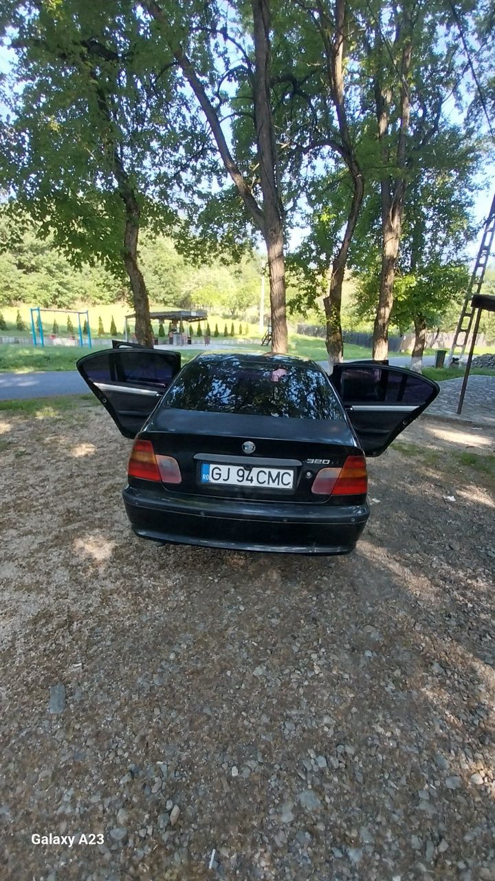 Se vinde tot ce se vede în poze