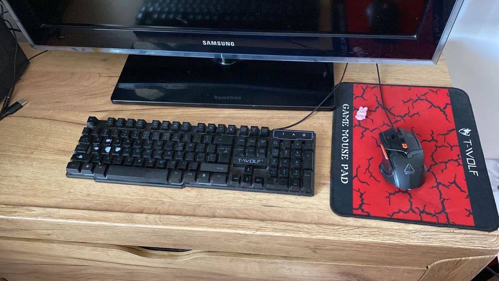 Продам игровой компютер, характеристику не шарю.