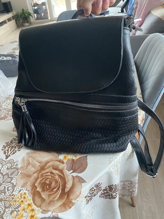 Дамска раница, като нова