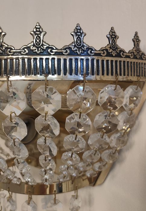 Два бра и одна люстра