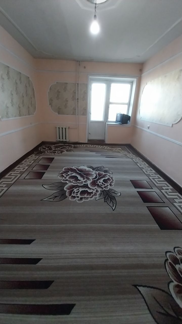 Navoiy shahrida 1 xona2xona qilsa buladigan  arzon uyimiz sotiladi
