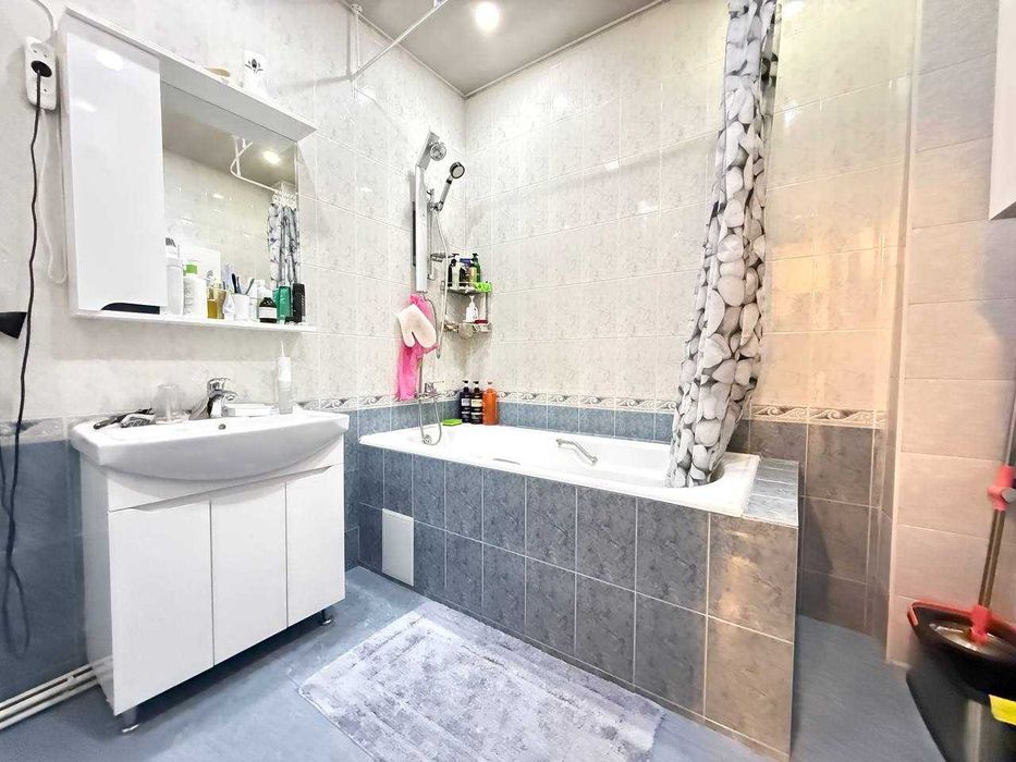 4-х комнатная квартира на Ойбеке (есть кладовка)  ID: 4467