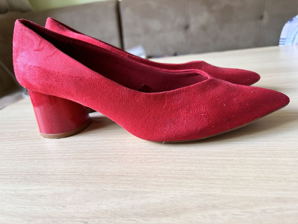 Обувки на ток, червен велур