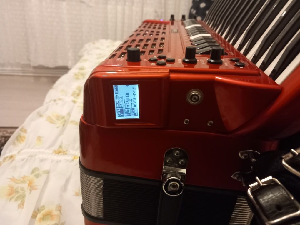 Acordeon Roland Fr7