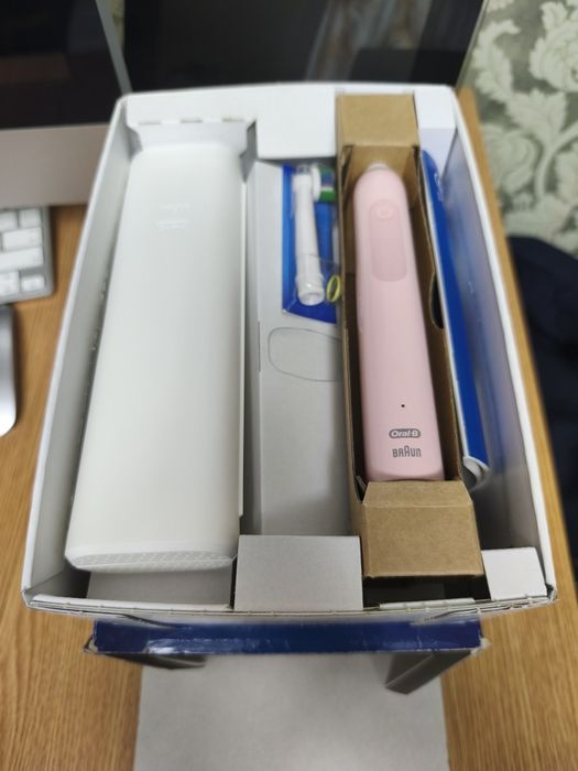 Periuța Electrica Oral B pro3 / Roz model rar
