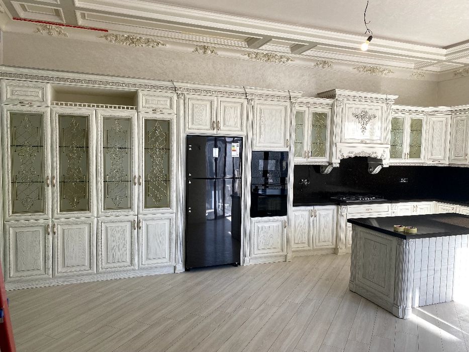 Кухние  мебель  класика хаетек неоклассика на заказ