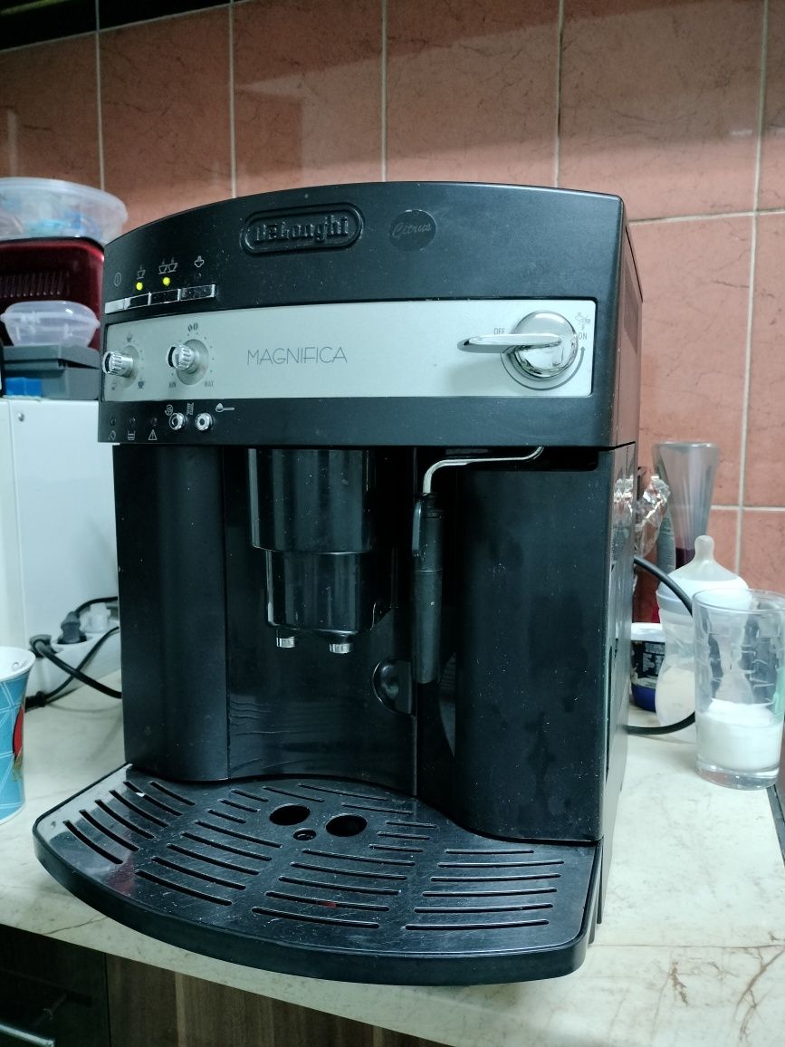 Expresor de cafea DeLonghi