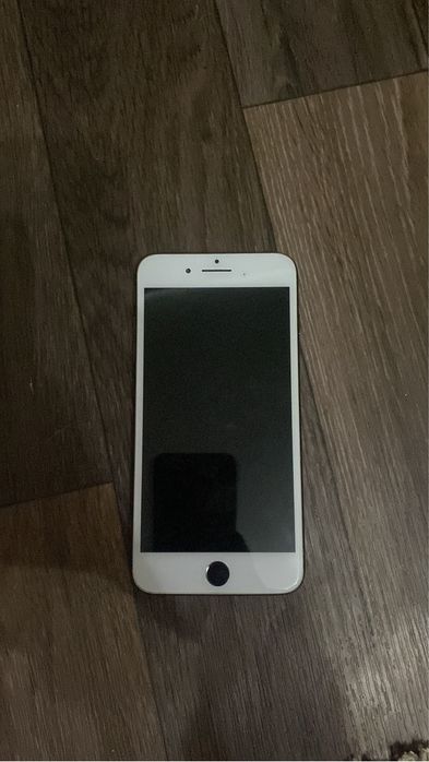 Айфон 8 плюс  , продаем срочно торг есть