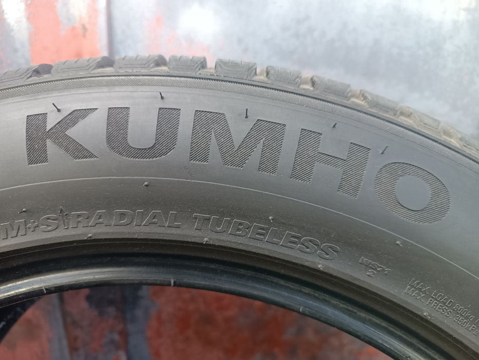 235/55/18 Kumho .